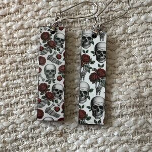 Skull and roses earrings